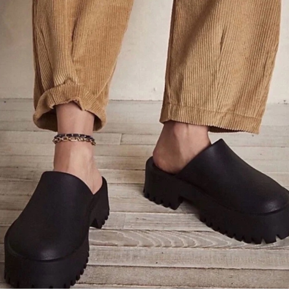Jeffrey Campbell Black Platform Clogs